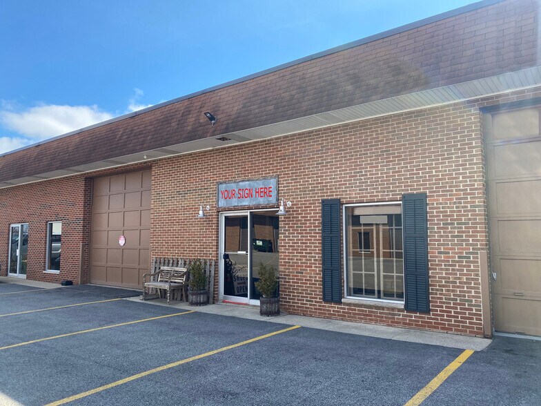 More Photos Of 22049 N Pepper Rd, Lake Barrington Warehouse For Lease