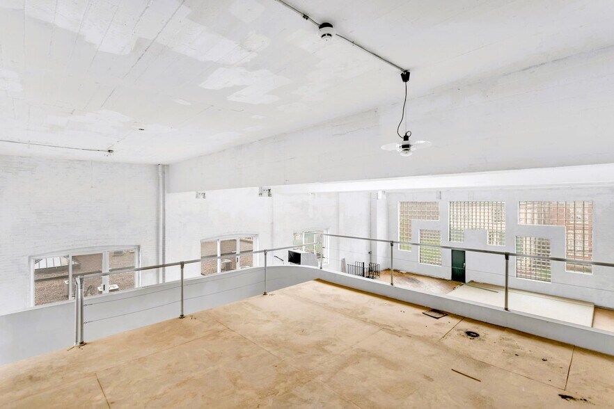 More Photos Of 420 N Craig St, Pittsburgh General Retail For Sale