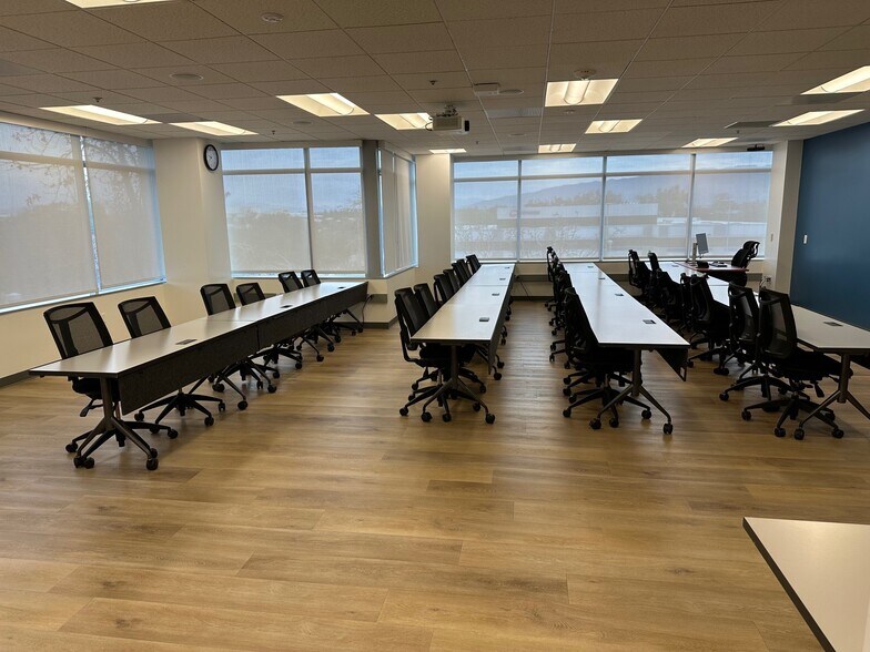 More Photos Of 5860 Owens Dr, Pleasanton Medical For Lease