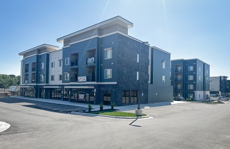 More Photos Of 7510 N Oak Trfy, Gladstone Apartments For Lease