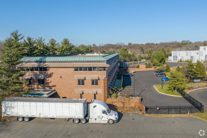 More Photos Of 101 Channel Dr, Port Washington Office For Lease