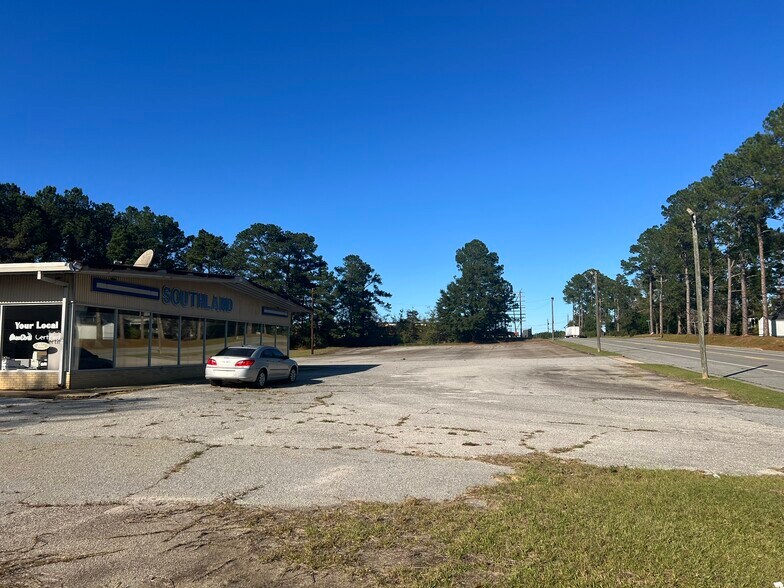 More Photos Of 757 North St, Ashburn Auto Dealership For Sale
