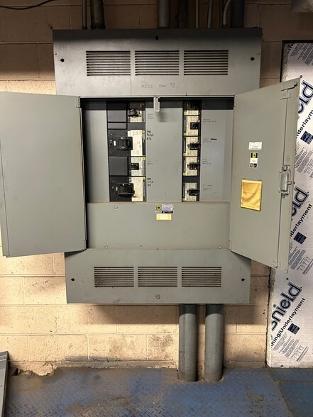 More Photos Of 2001 Market St, Ashland Manufacturing For Lease