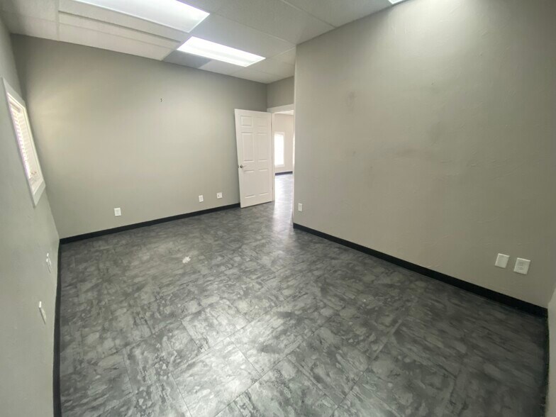 More Photos Of 202 W Lakeway Rd, Gillette Storefront For Sale