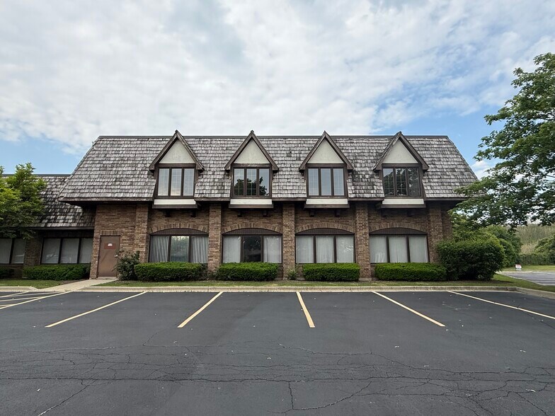 More Photos Of 28085 N Ashley Cir, Libertyville Medical For Sale