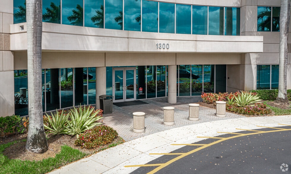 More Photos Of 1300 Sawgrass Corporate Pky, Sunrise Office Residential For Lease