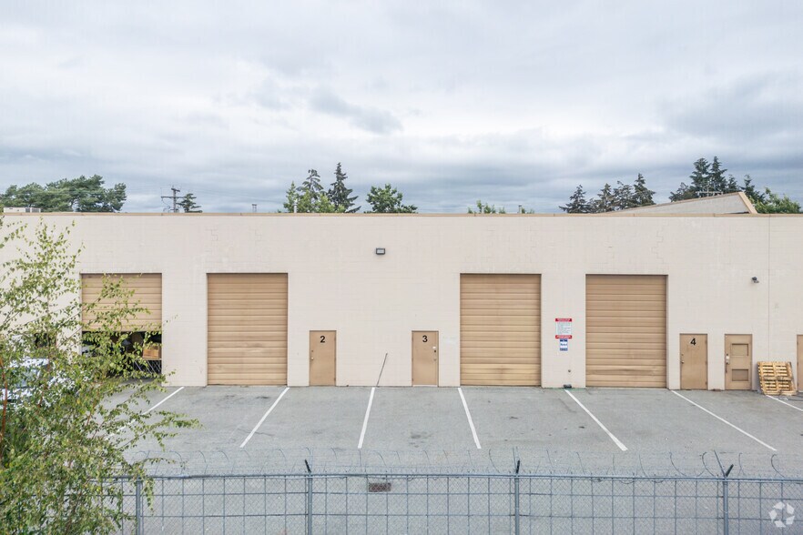 More Photos Of 11460 Voyageur Way, Richmond Light Manufacturing For Lease