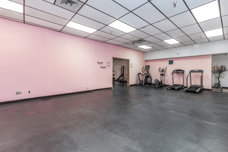 More Photos Of 128 W 8th St, Monroe General Retail For Sale