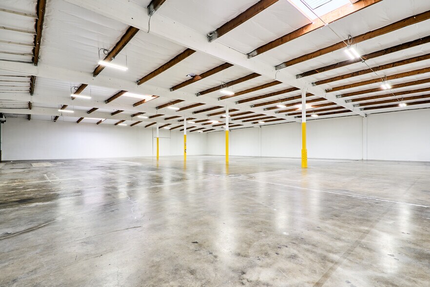 More Photos Of 7103 Fair Ave, North Hollywood Warehouse For Lease