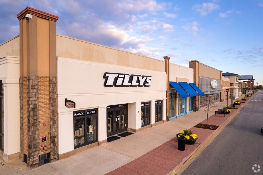 More Photos Of 1800-2124 S Randall Rd, Algonquin Storefront For Lease