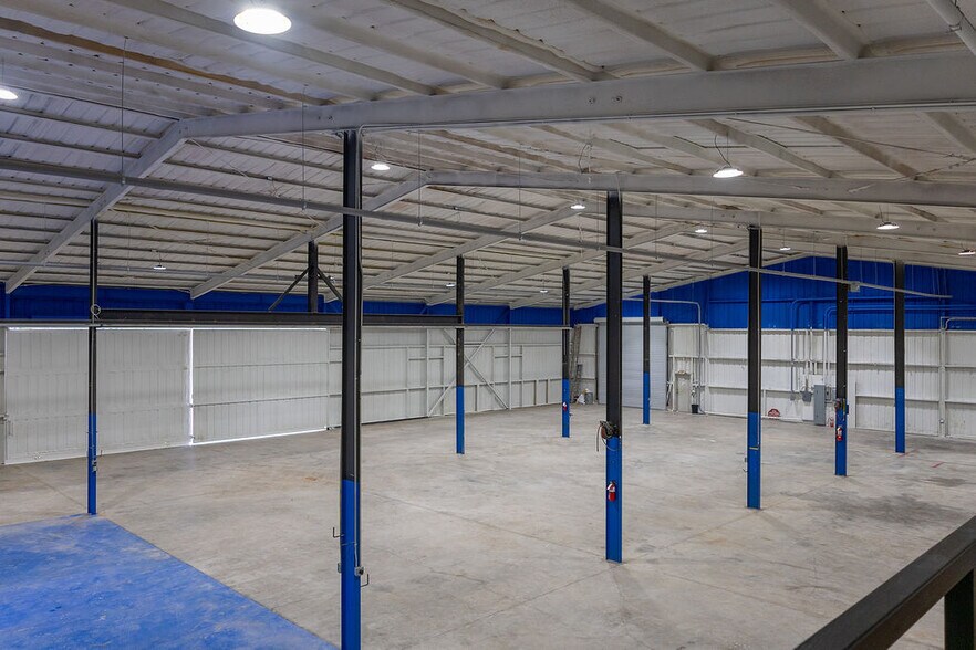 More Photos Of 6160 Mineral Wells Hwy, Weatherford Industrial For Lease