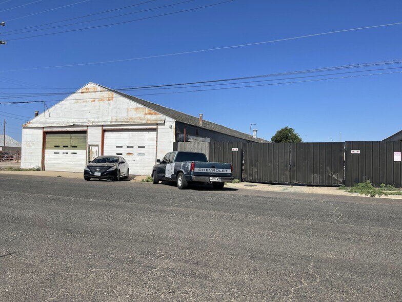 More Photos Of 311-405 19th St, Lubbock Warehouse For Sale