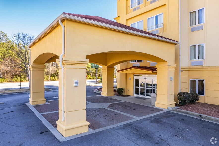 More Photos Of 6604 Londonderry Way, Union City Hotel For Sale