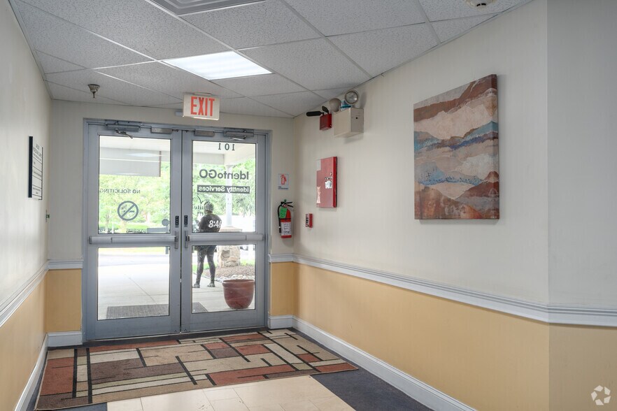 More Photos Of 190 N Evergreen Ave, Woodbury Office For Lease