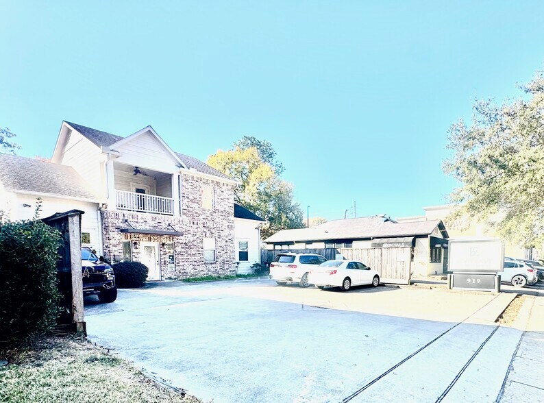 More Photos Of 919 W Gray St, Houston Office For Lease