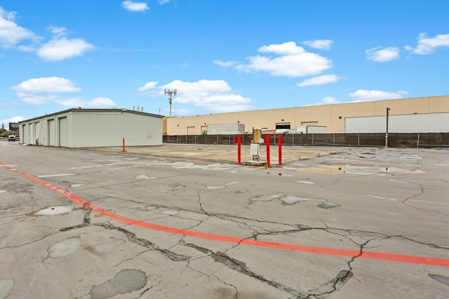 More Photos Of 5650 66th Ave, Sacramento Self Storage For Sale