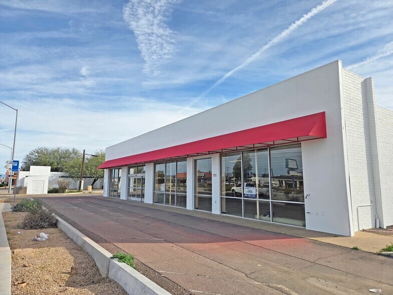 More Photos Of 1021-1025 E Main St, Mesa Showroom For Lease