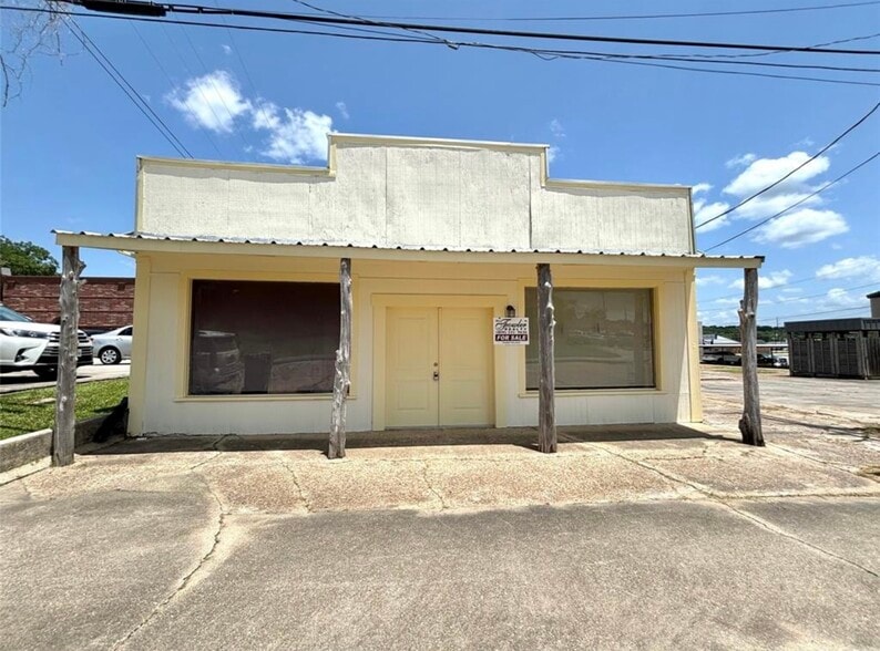 More Photos Of 110 N Zavalla St, Jasper Showroom For Sale