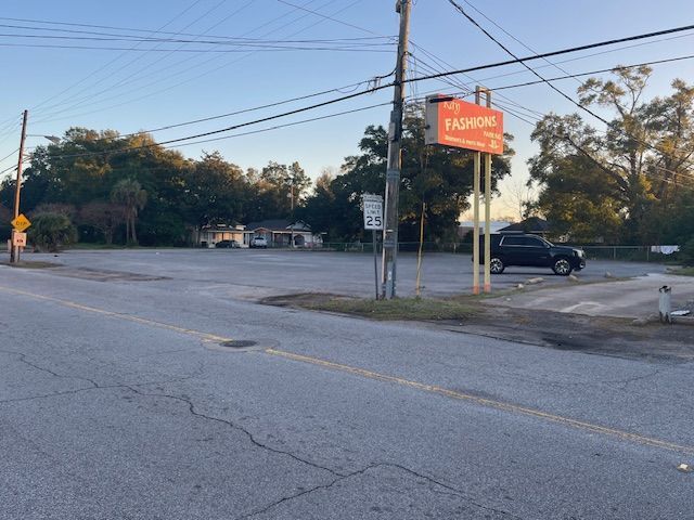 More Photos Of 2520 W Cervantes St, Pensacola Storefront For Sale