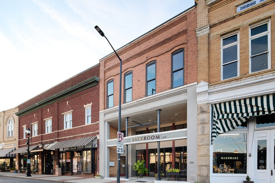 More Photos Of 119 N Main St, Mooresville Storefront Retail Office For Lease