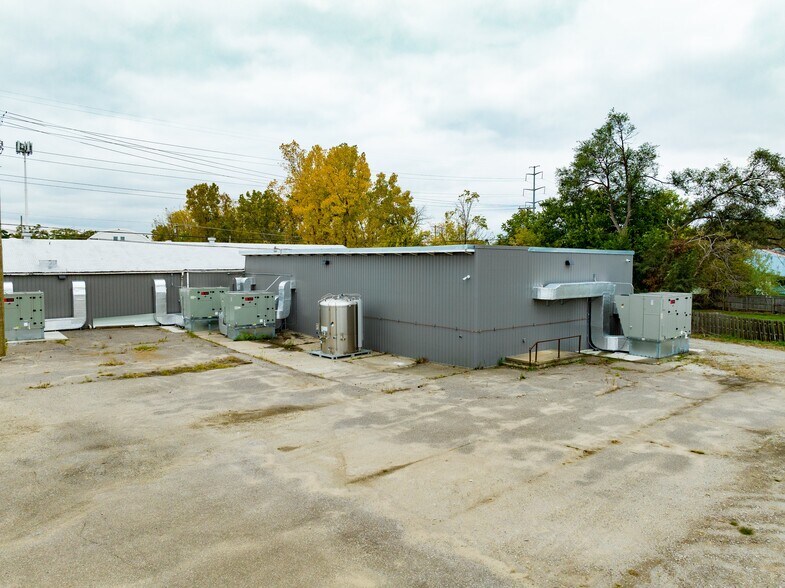 More Photos Of 2640-2642 Princess St, Inkster Warehouse For Sale