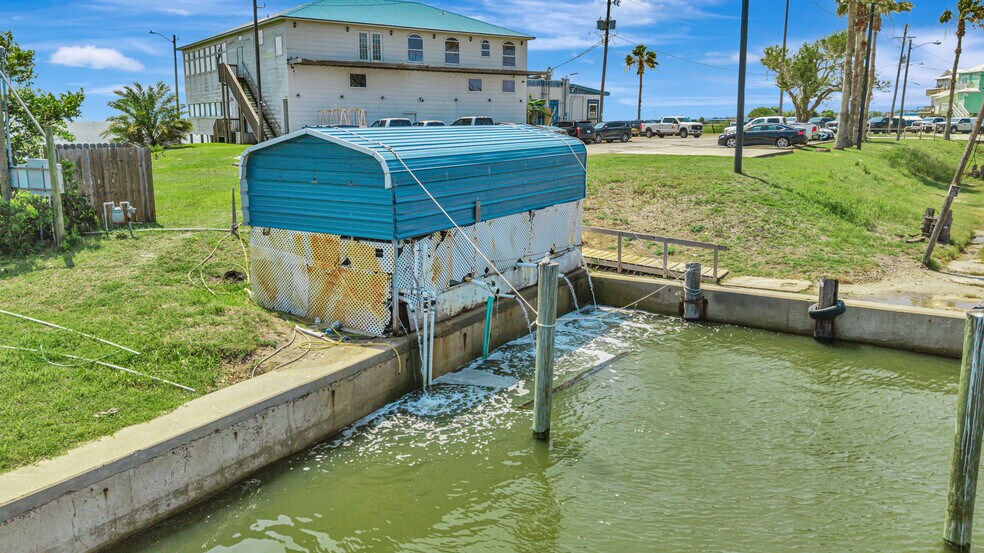 More Photos Of 2241 State Highway 35 N, Port Lavaca Storefront For Sale
