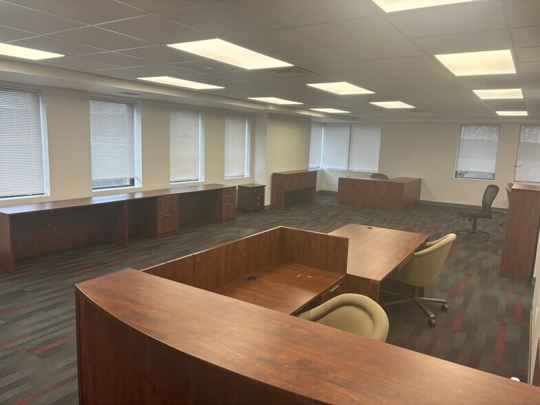 Primary Photo Of 29 Noblestown Rd, Carnegie Office For Lease