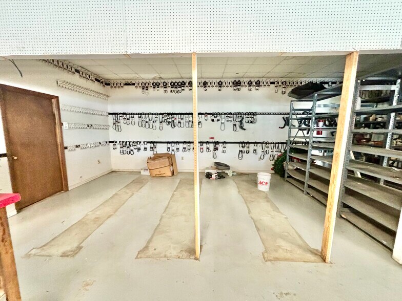 More Photos Of 57 W Oak St, Mc Rae Helena Auto Repair For Sale