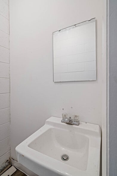 More Photos Of 1774 S Grant Ave, Springfield General Retail For Sale