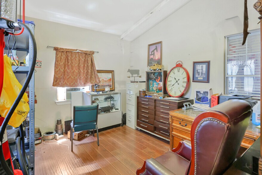 More Photos Of 16911 Pickering Rd, Conroe Warehouse For Sale