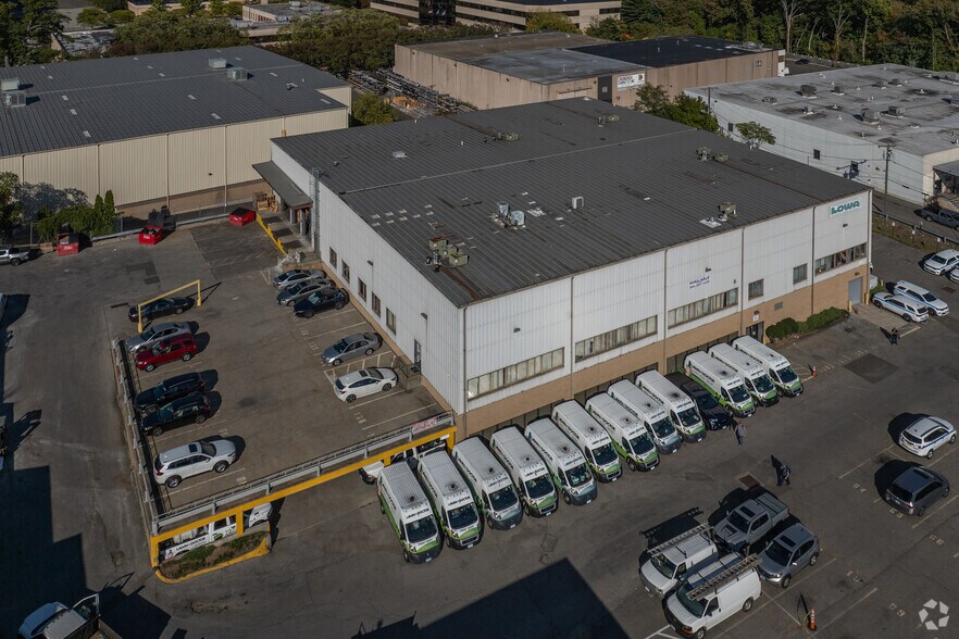 More Photos Of 86 Viaduct Rd, Stamford Warehouse For Lease