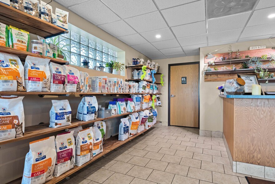 More Photos Of 1518 W Mason St, Green Bay Freestanding For Lease