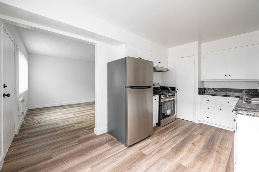 More Photos Of 1425 W Stoneridge Ct, Ontario Apartments For Sale