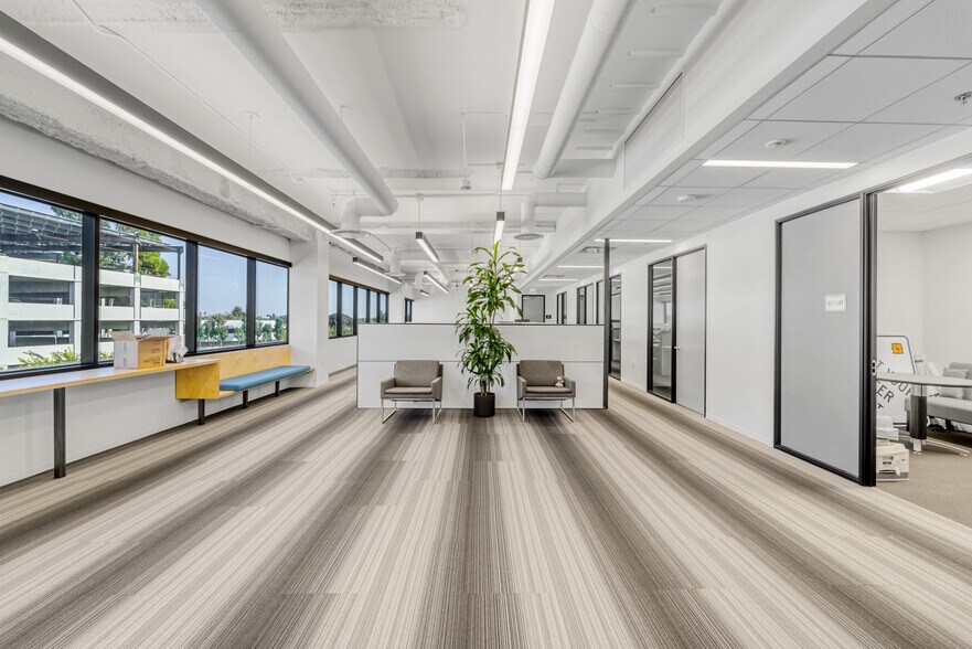 More Photos Of 4910 Airport Plaza Dr, Long Beach Loft Creative Space For Lease