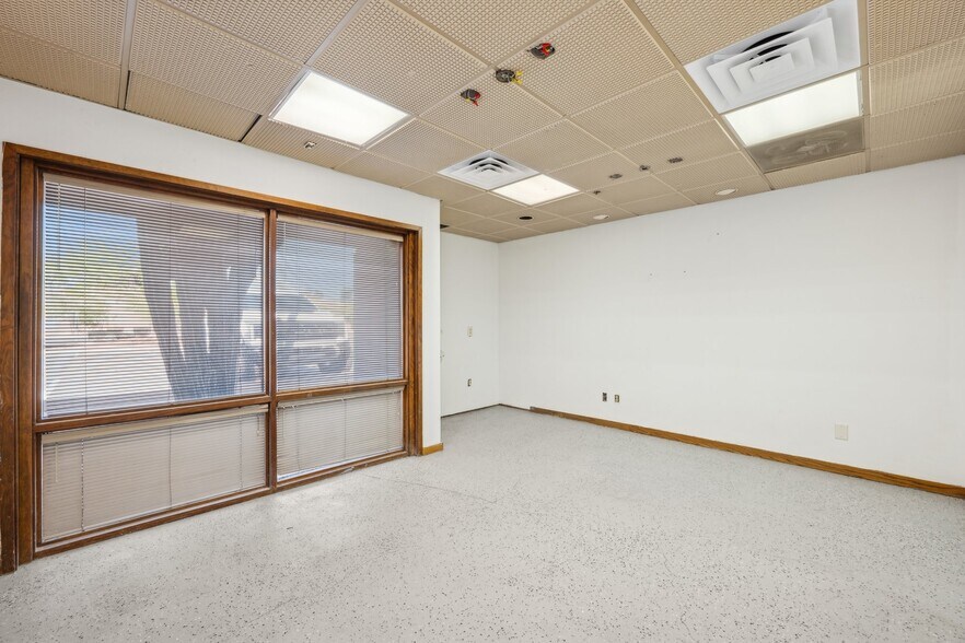 More Photos Of 3207 S Hardy Dr, Tempe Warehouse For Sale