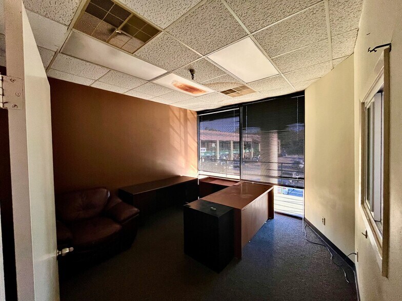 More Photos Of 1712 N Frazier St, Conroe Unknown For Sale