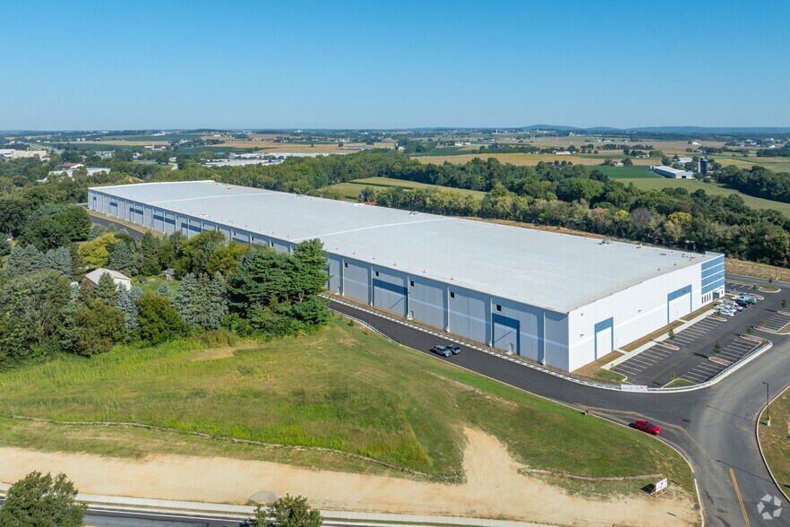 More Photos Of 403 South Chiques Rd, Manheim Distribution For Lease