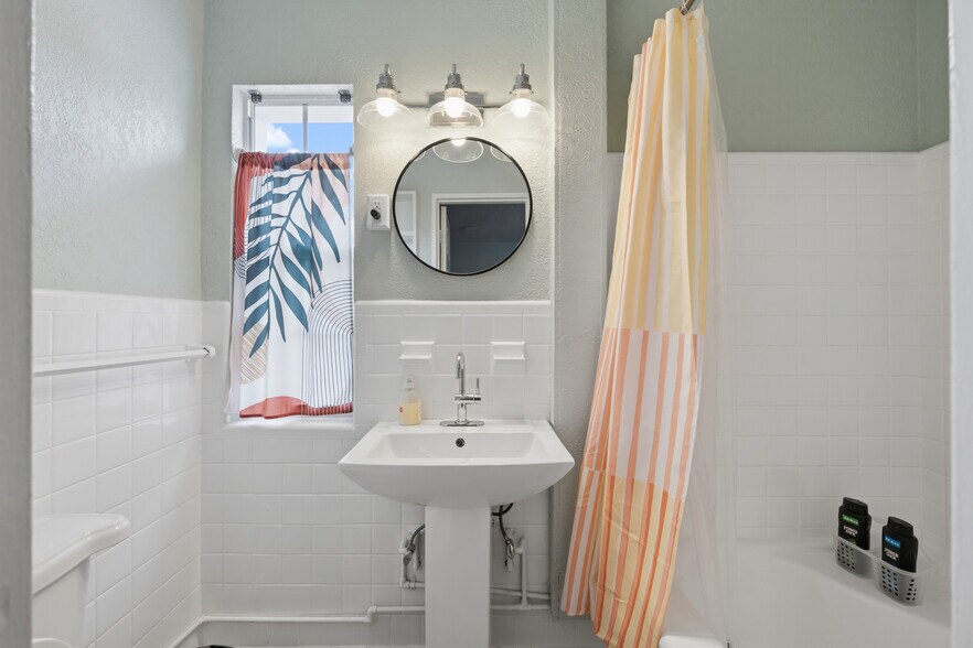 More Photos Of 602 Poinsettia Ave, Clearwater Beach Hotel For Sale