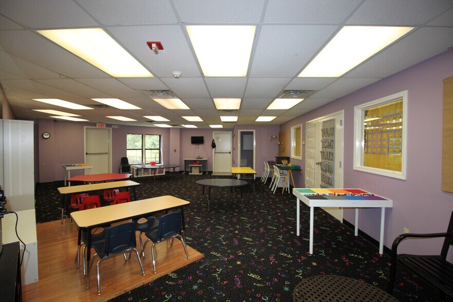 More Photos Of 3421 E Walnut St, Pearland Daycare Center For Sale