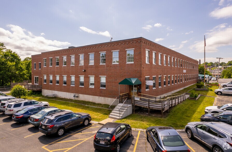 More Photos Of 35 Water St, Amesbury Research And Development For Lease