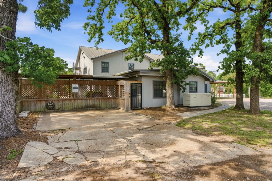 More Photos Of 3401 N Frazier St, Conroe Specialty For Sale