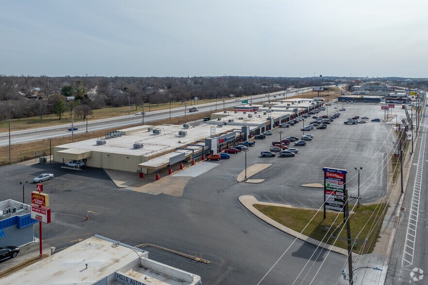 More Photos Of 4227-4289 Southwest Blvd, Tulsa Unknown For Lease