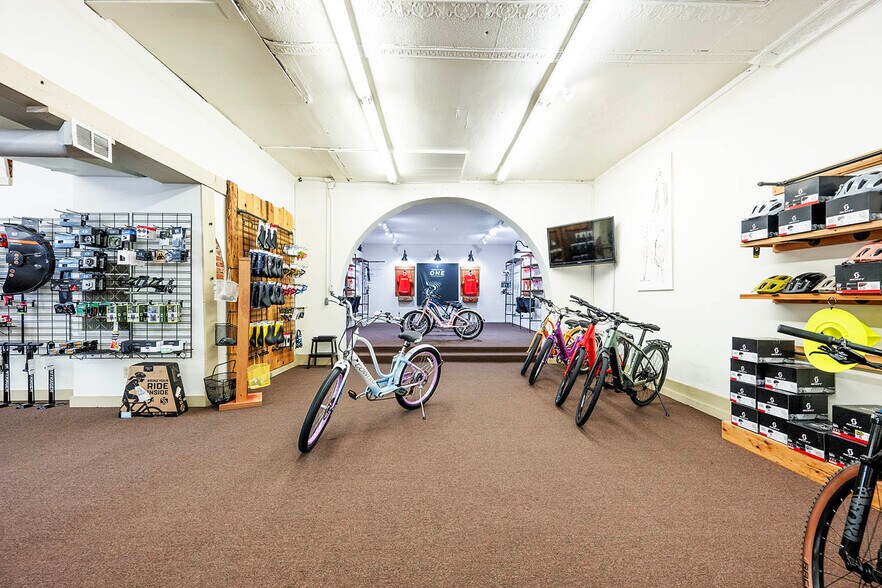 More Photos Of 126 W Main St, Plainfield Storefront For Sale