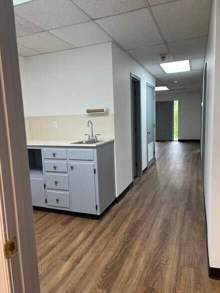 More Photos Of 2250 Murrell Rd, Lynchburg Office For Sale