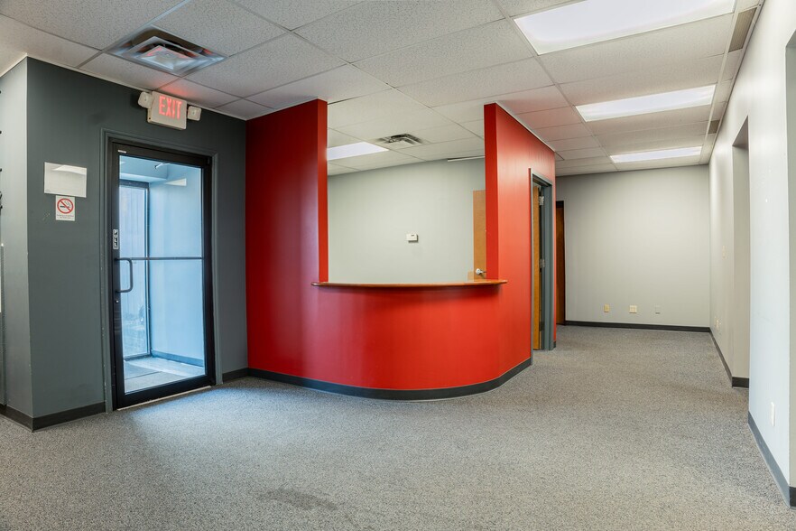 More Photos Of 4020 Columbus Ave, Anderson General Retail For Lease