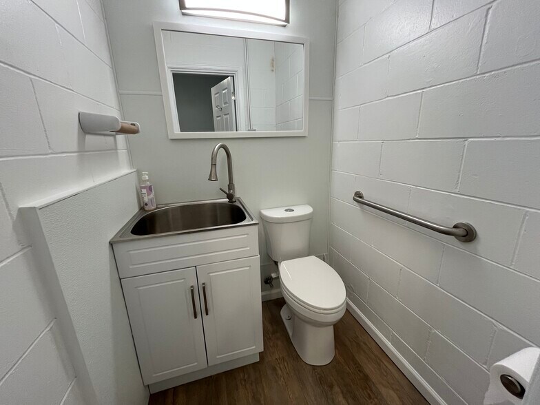 More Photos Of 10341 Southwest Hwy, Chicago Ridge Freestanding For Lease