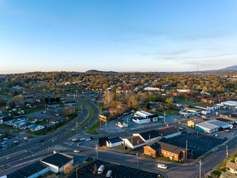 More Photos Of 525 W Market St, Johnson City Flex For Lease