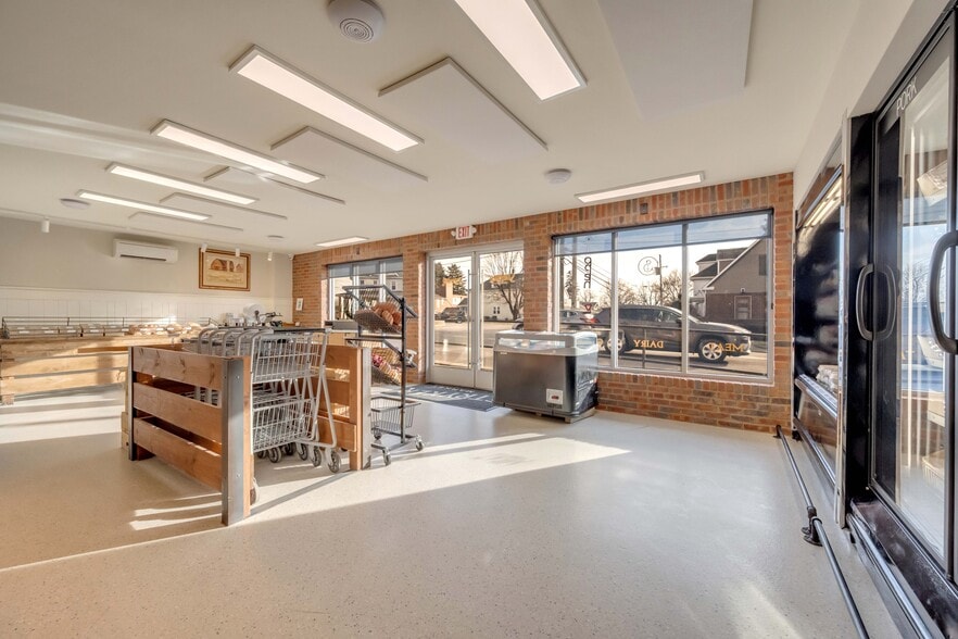 More Photos Of 67 Park Ave, Wind Gap Freestanding For Lease