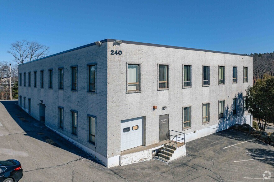 More Photos Of 240 Bear Hill Rd, Waltham Medical For Lease