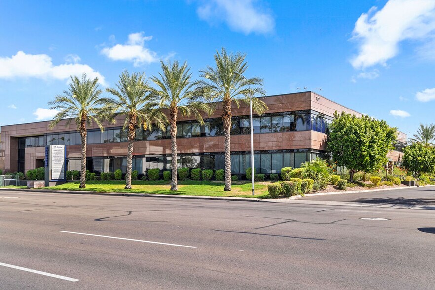 More Photos Of 3333 E Camelback Rd, Phoenix Office For Lease